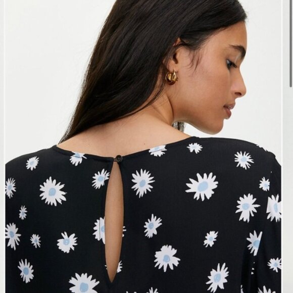 Aritzia ittle oon eartstrings loral idi ress - Picture 3 of 14